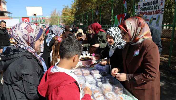 Ağrı’da öğrenciler Filistin için yürüyüş yaptı, yardım kermesi düzenlendi