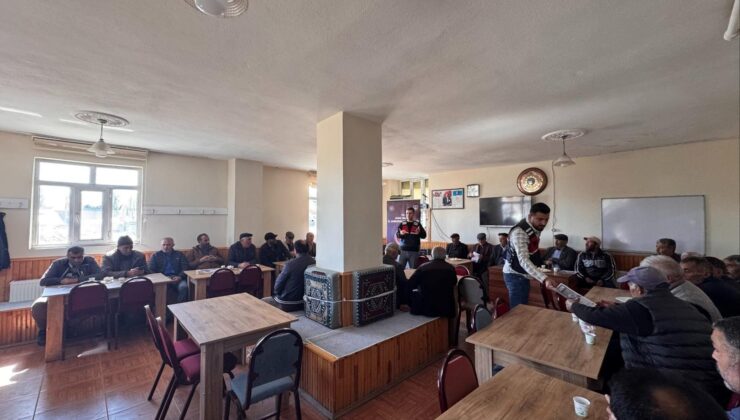 Kars Jandarmasından Akçakale köyünde ” SİBER Farkındalık ve Bilinçlendirme” Eğitimi