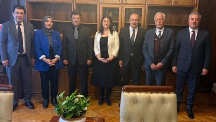 Van’da Bir İlk: AK Parti ve DEM Parti Vekilleri Mecliste Bir Araya Geldi