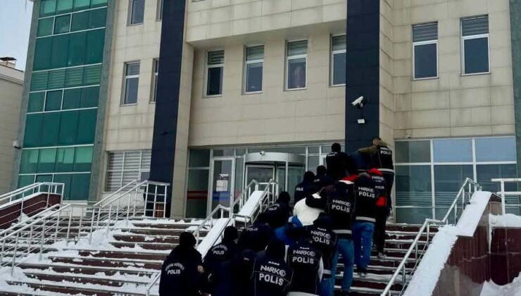 Sarıkamış’ta sokak satıcıları torbacılara operasyon; 5 tutuklama