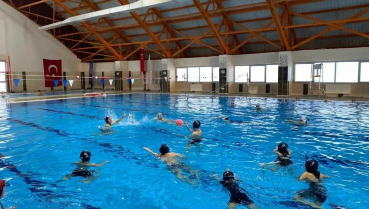 Kars’ta Su Topu Heyecanı Havuzlara Taştı