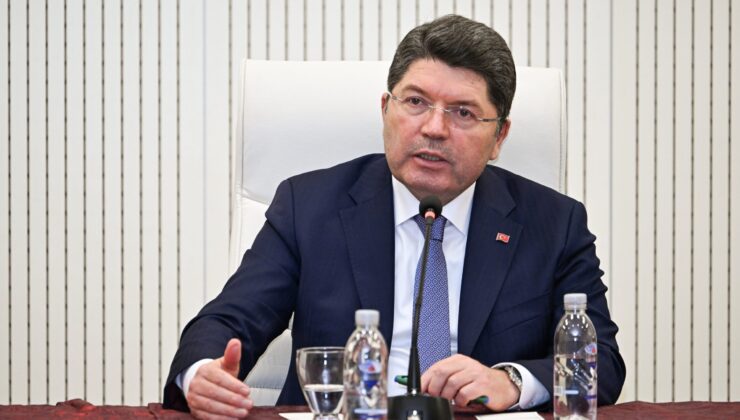 Bakan Tunç Sivas’tan Seslendi: “Türkiye Yüzyılı’na Sivil Bir Anayasayla Başlamalıyız”