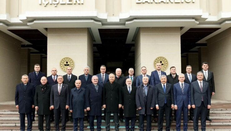 İçişleri Bakanı Ali Yerlikaya Valilerle Bir Araya Geldi