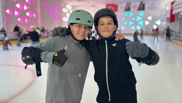 Edremit’teki Buz Pateni Pisti Yarıyıl Tatilinde Çocukların Akınına Uğradı