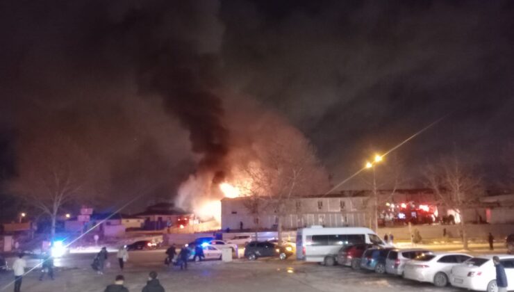 Malatya Yeşilyurt’ta TOKİ Şantiyesinde Yangın