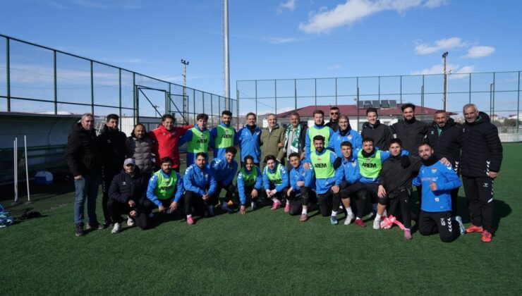 Erkan Kolçak Köstendil, Kars 36 Spor’un antrenmanını ziyaret etti