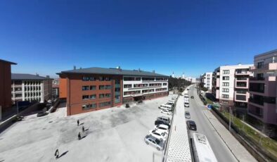 Esenler Atışalanı Anadolu Lisesi 2 Bin 174 Öğrencisiyle Eğitime Başladı