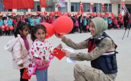 Siirt’te Jandarma, Milli Aile Haftası Kapsamında Farkındalık Etkinlikleri Düzenledi