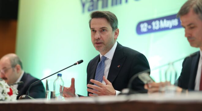 Bakan Bayraktar Rüzgâr Enerjisi Sektörüyle Bir Araya Geldi: 2035 Hedefi Belirlendi