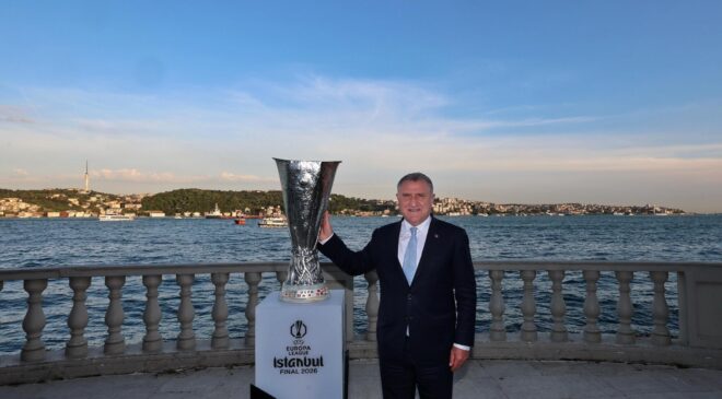 Gençlik ve Spor Bakanı Osman Aşkın Bak, UEFA Avrupa Ligi Finali Gala Yemeği’ne Katıldı
