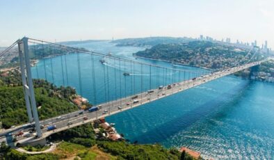 İstanbul Boğazı Gemi Geçişi Nedeniyle Çift Yönlü Trafiğe Kapatıldı