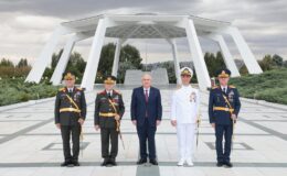 Bakan Güler Ve TSK Komuta Kademesinden Devlet Büyükleri Anıt Mezarlığı’na Ziyaret