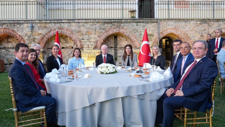 İstanbul Valisi Davut Gül’den Büyükelçi Ayşe Sözen Usluer’e Veda Yemeği