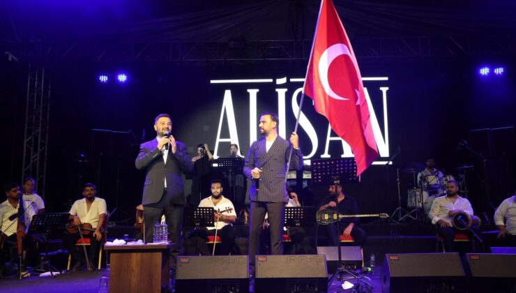 Sadabad Kültür Yolu Festivali’nde Zafer Bayramı Coşkusu